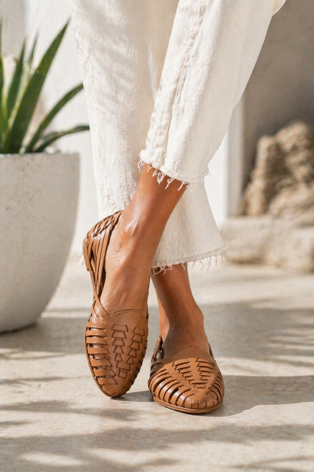 Comfortable Leather Huaraches: Modern Mexican Sandals for Women