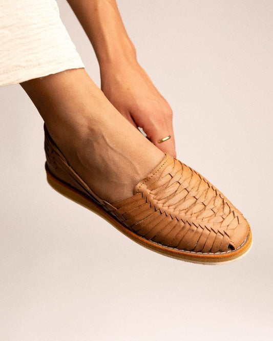 Classic Leather Huaraches: Modern Mexican Sandals for Women